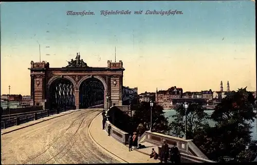 Ak Mannheim in Baden, Rheinbrücke mit Ludwigshafen