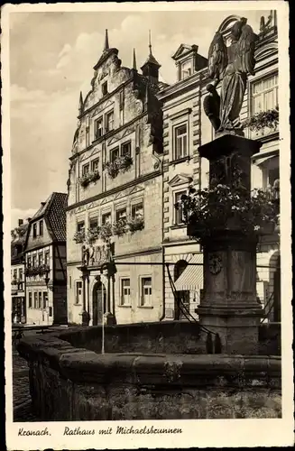 Ak Kronach in Oberfranken, Rathaus mit Michaelsbrunnen