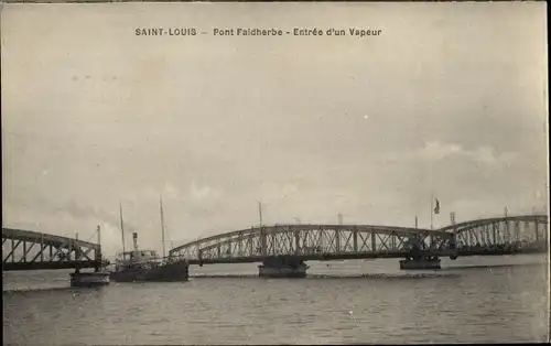 Ak Saint Louis Senegal, Pont Faidherbe, Einfahrt eines Dampfers