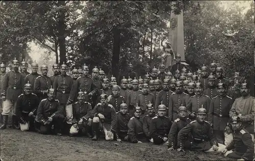 Foto Ak Deutsche Soldaten in Uniform, Gruppenbild, 1915