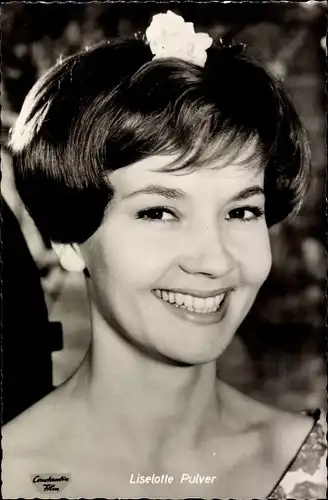 Ak Schauspielerin Liselotte Pulver, Portrait, Film Das schöne Abenteuer