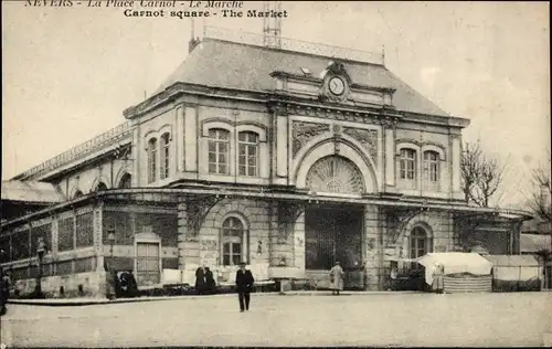 Ak Nevers Nièvre, Carnot-Platz, der Markt