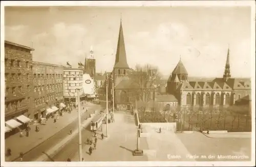 Ak Essen im Ruhrgebiet, Münsterkirche, Straßenbahn