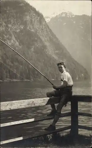 Foto Ak Königsee Königssee Oberbayern, Junge mit Angel