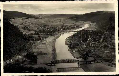 Ak Bodenwerder an der Weser, Blick vom Eckberg, Gesamtansicht, Brücke