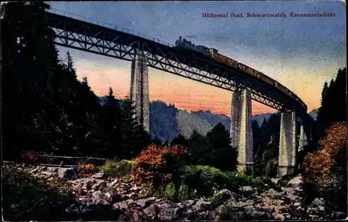 Ak Höllsteig Schwarzwald, Ravennaviadukt, Vorbeifahrende Eisenbahn