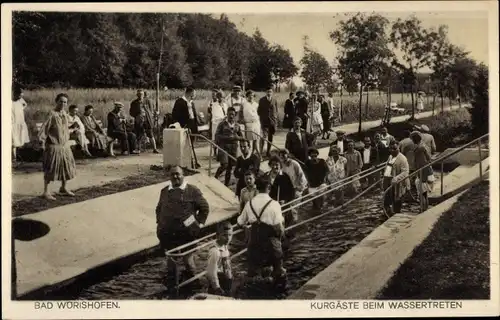 Ak Bad Wörishofen im Unterallgäu, Kurgäste beim Wassertreten, Kneipp Kur