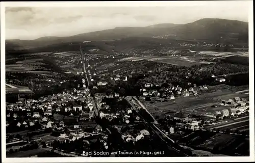 Ak Bad Soden am Taunus Hessen, Panorama, Fliegeraufnahme der Stadt