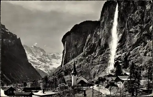 Ak Lauterbrunnen Kanton Bern, Staubbachfall mit Kirche und Grosshorn