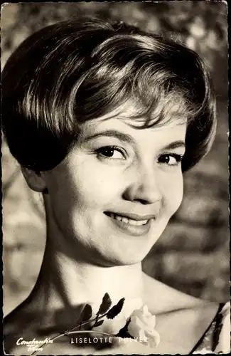 Ak Schauspielerin Liselotte Pulver, Portrait