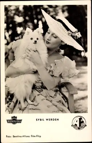 Ak Schauspielerin Sybil Werden, Portrait mit Hund, Spitz