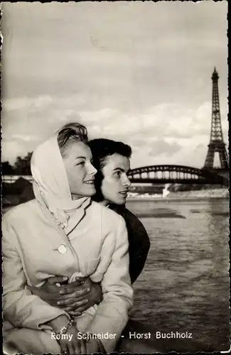 Ak Schauspielerin Romy Schneider und Horst Buchholz, Monpti, Eiffelturm, Filmszene