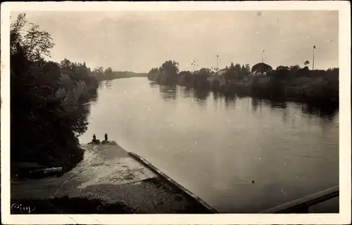 Ak Ste-Livrade Lot et Garonne, Ufer des Lot