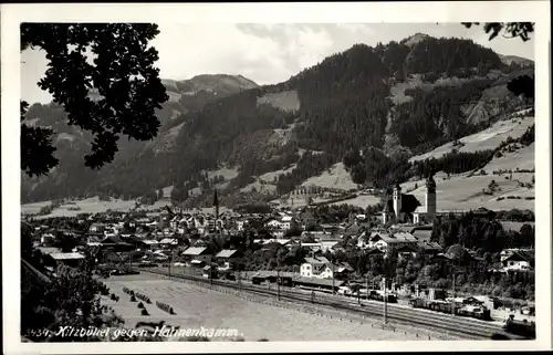 Ak Kitzbühel in Tirol, Panorama gegen Hahnenkamm