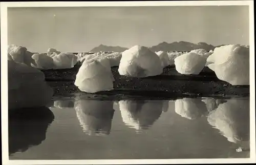 Ak Spitzbergen Norwegen, Blick auf angeschwemmte Eisblöcke