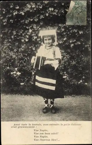 Ak Mädchen in Tracht spielt Harmonika, Portrait