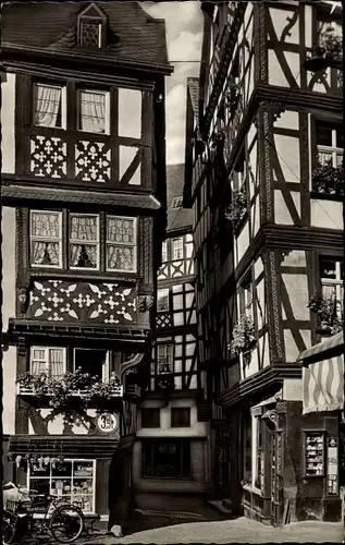 Ak Bernkastel Kues an der Mosel, Marktplatz, Fachwerkhäuser