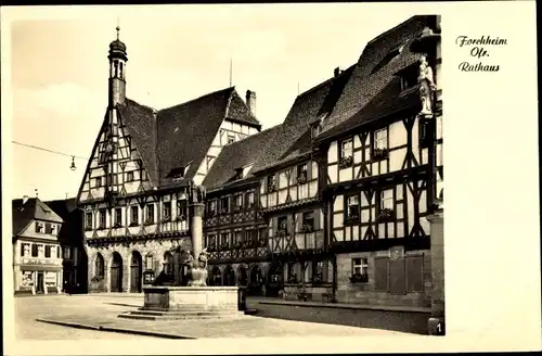 Ak Forchheim Oberfranken, Rathaus, Rathausplatz mit Brunnen