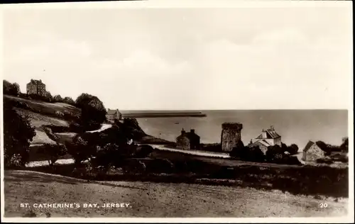 Ak Jersey Kanalinseln, St. Catherine's Bay, Blick über die Bucht aufs Meer