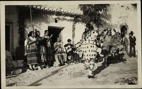 Foto Ak Granada Andalusien Spanien, Tanzende Frauen, Spanische Tracht