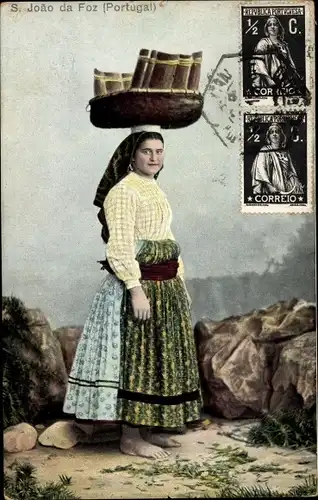 Ak S. Joao da Foz Portugal, Frau in Volkstracht, Korb