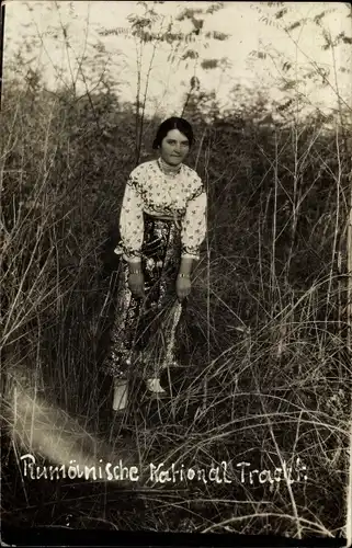 Foto Ak Rumänien, Frau in Tracht