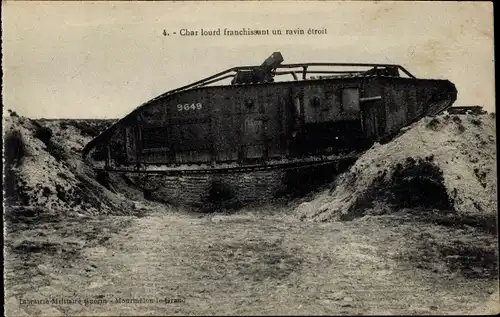 AK Schwerer Panzer überquert eine enge Schlucht