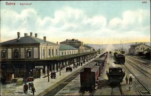 Ak Bebra an der Fulda in Hessen, Bahnhof, Gleise und Züge, Bahnsteig