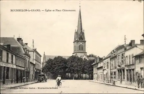 Ak Mourmelon le Grand Marne, Eglise et Place Clemenceau