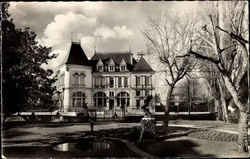 Ak Montargis Loiret, Le Chien, Caisse d'Epargne