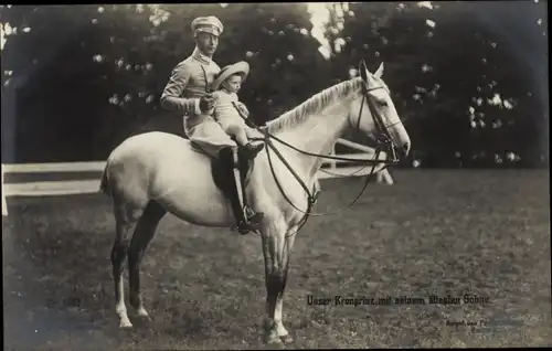 Ak Kronprinz Wilhelm von Preußen mit seinem ältesten Sohn, Pferd