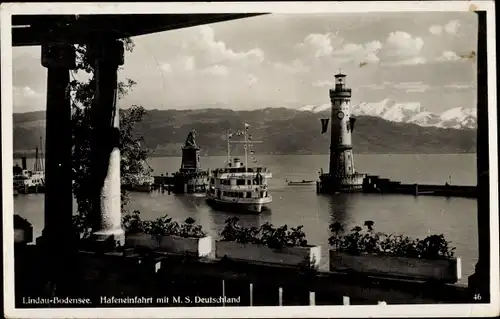 Ak Lindau im Bodensee, Hafeneinfahrt, M. S. Deutschland, Dampfer, Leuchtturm