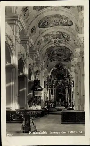 Ak Niederalteich in Niederbayern, Inneres der Stiftskirche, Taufbecken, Kanzel, Fresken