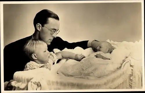 Ak Prinz Bernhard mit Prinzessinnen Beatrix und Irene, August 1939