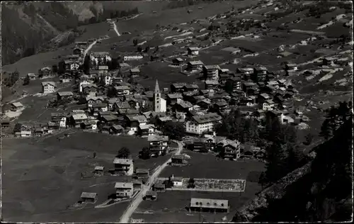 Ak Evolène Kanton Wallis, Luftbild vom Ort