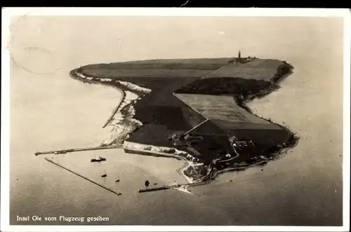 Ak Insel Oie, Inselhof mit Hafen, Fliegeraufnahme