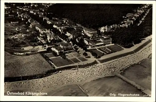 Ak Ostseebad Kühlungsborn, Teilansicht vom Ort, Strand, Buhnen, Seebrücke, Fliegeraufnahme