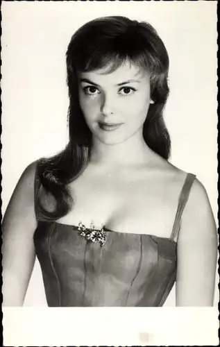 Ak Schauspielerin Christine Carère, Portrait