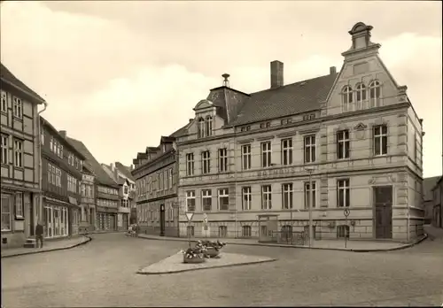 Ak Osterwieck im Kreis Harz, Marktplatz mit dem neuen Rathaus