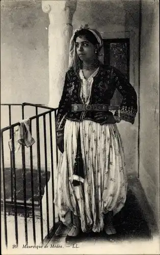 Ak Araberin in Tracht, Kleid, Gürtel, Maghreb