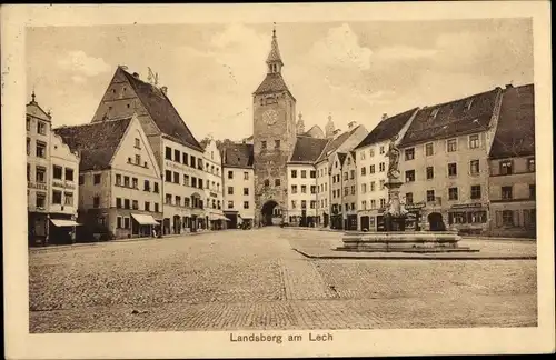 Ak Landsberg am Lech Oberbayern, Platz, Tor, Turm, Springbrunnen