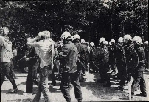 Ak Geschichte Niederlande, Polizisten, Protestierende