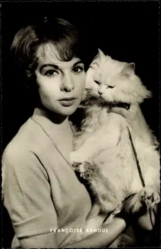 Ak Schauspielerin Francoise Arnoul, Portrait mit Katze, Verbotene Frucht