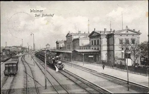 Ak Weimar in Thüringen, Bahnhof, Gleisseite, Dampflok