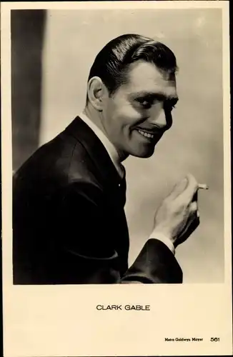 Ak Schauspieler Clark Gable, Portrait mit Zigarette