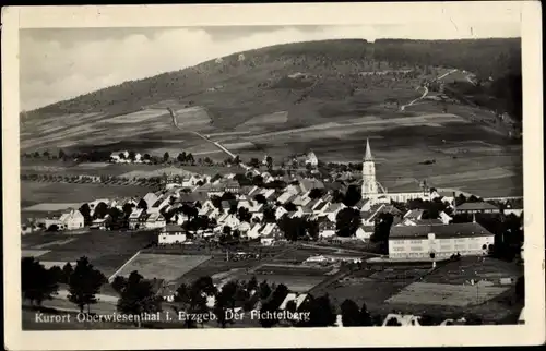 Ak Oberwiesenthal im Erzgebirge, Ortsansicht, Fichtelberg