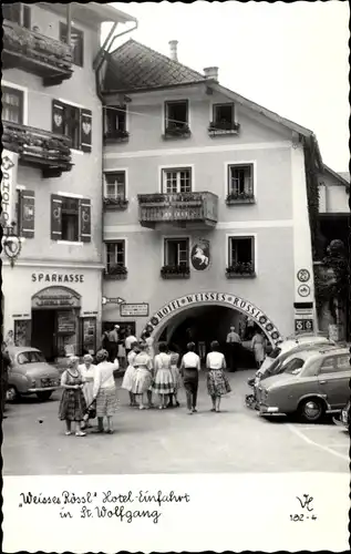 Ak St. Wolfgang am Wolfgangsee Oberösterreich, Weisser Rössl, Hotel Einfahrt, Sparkasse