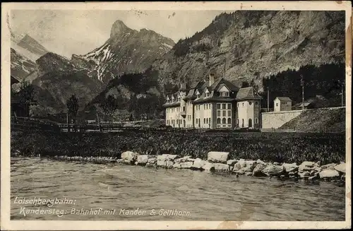 Ak Kandersteg Kanton Bern, Bahnhof mit Kander und Gellhorn, Lötschbergbahn