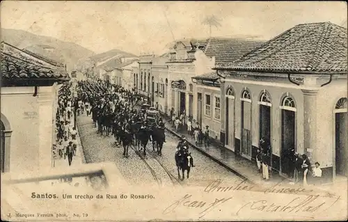 Ak Santos Brasilien, Blick auf die Rua do Rosario, Soldaten Marschieren