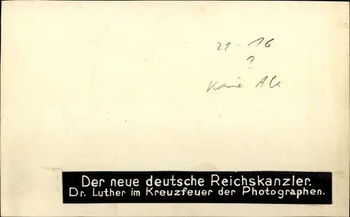 Foto Reichskanzler Hans Luther im Kreuzfeuer der Photographen